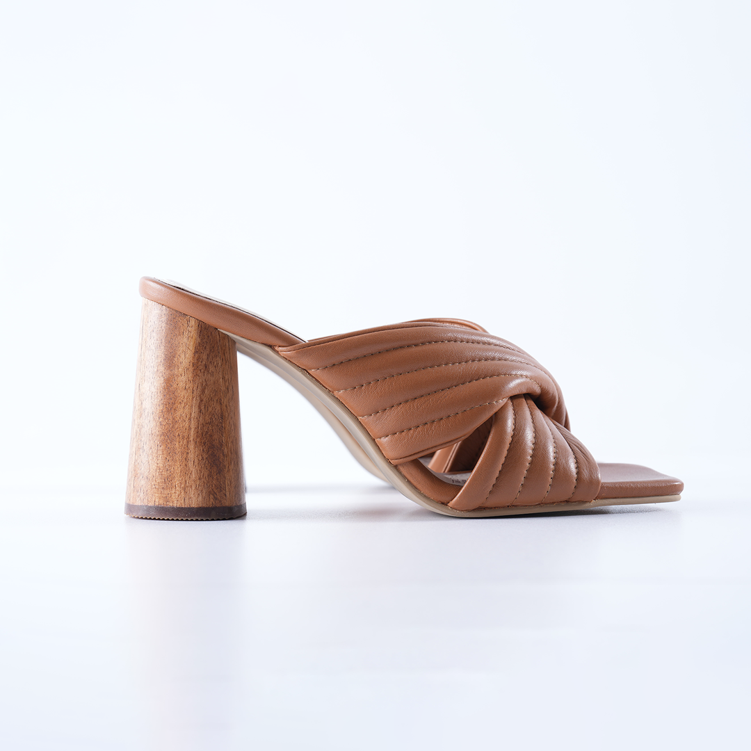 Carla Wood heel