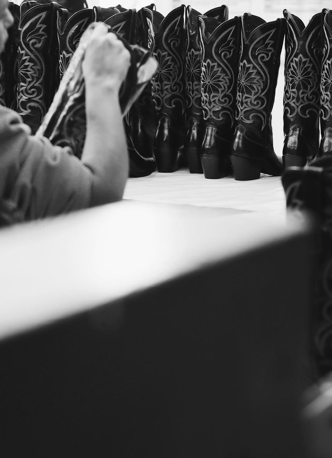 Artesanos y Diseñadores: La Magia del Diseño Hecho a Mano en Guatemala