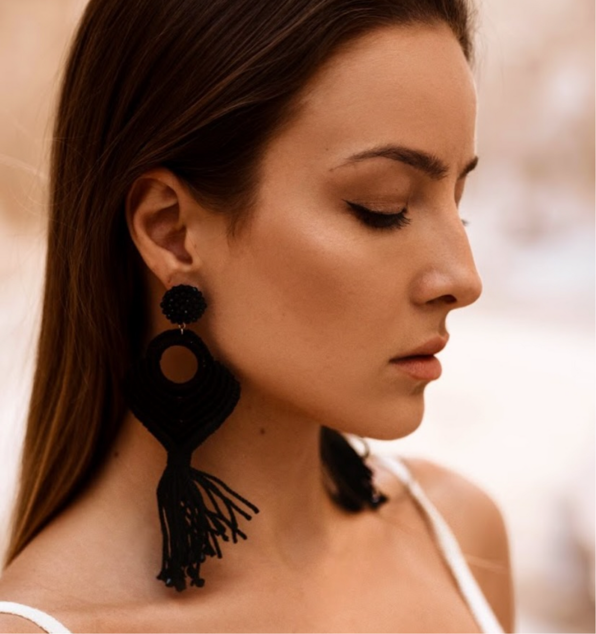 Aretes Maya tweed · Aguadulce · vista 2 · joyería de autor latinoamericano