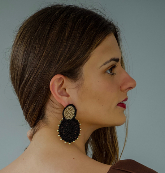 Aretes tejidos negro