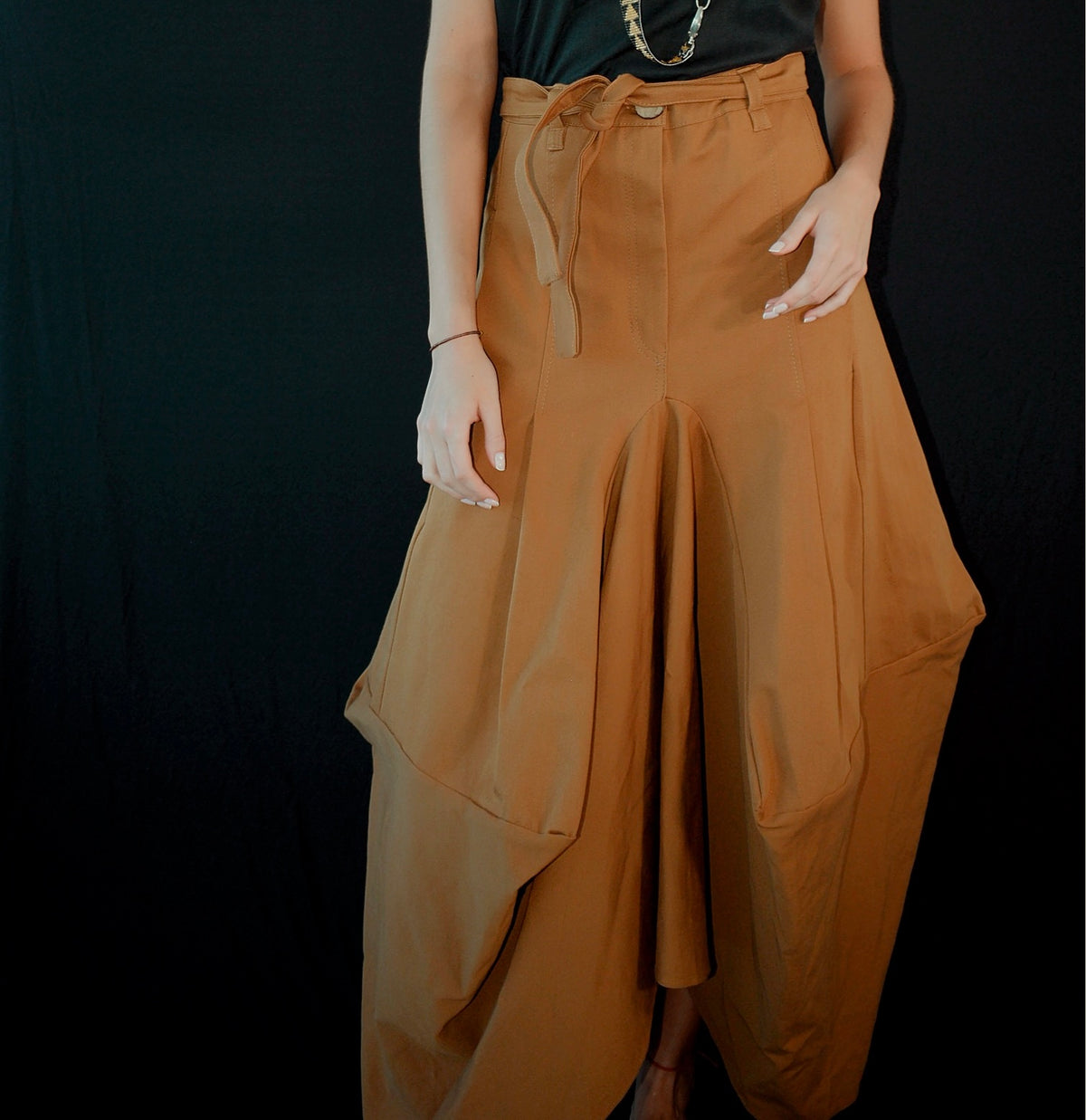 Falda pantalón camel · Aguadulce · diseño latinoamericano