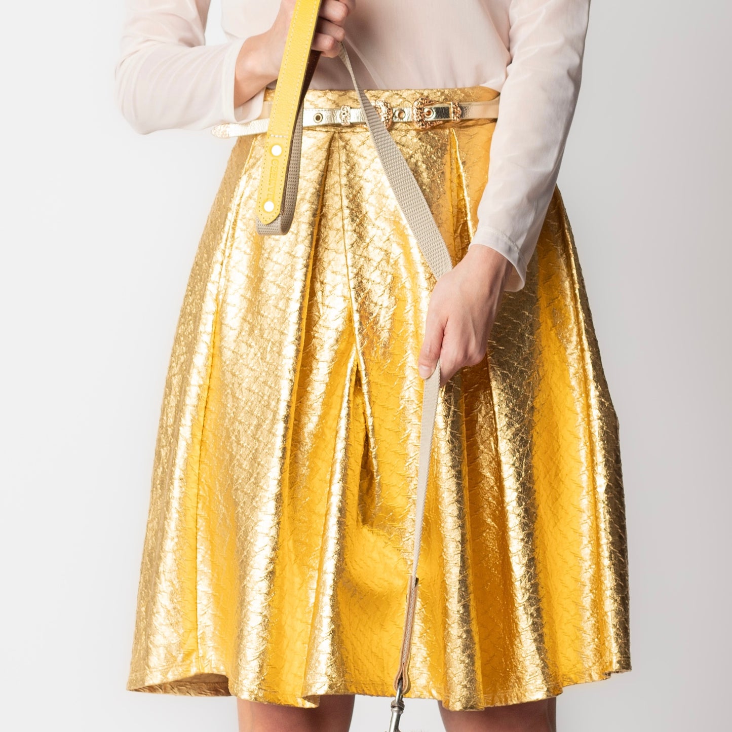 Falda dorada metalizada