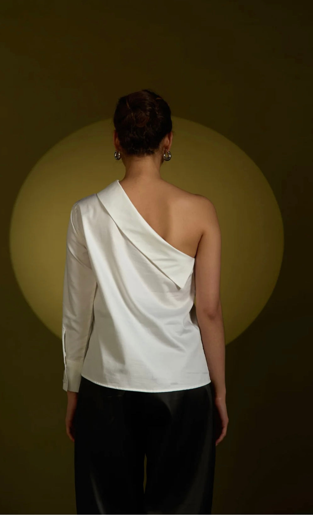 Shirt cambio de piel · Disimil · vista 3 · diseño latinoamericano