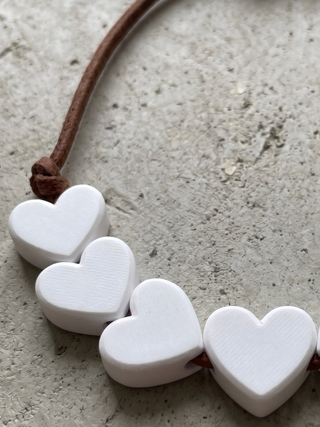 Candy heart necklace — joyería de autor latinoamericana en Aguadulce, Guatemala (vista 1)
