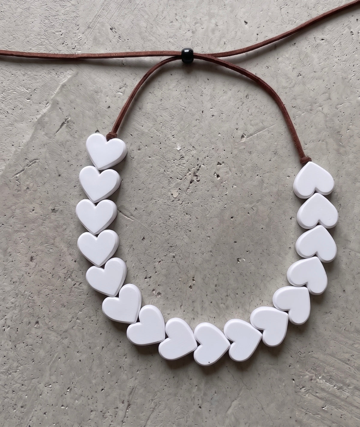 Candy heart necklace — joyería de autor latinoamericana en Aguadulce, Guatemala (vista 2)