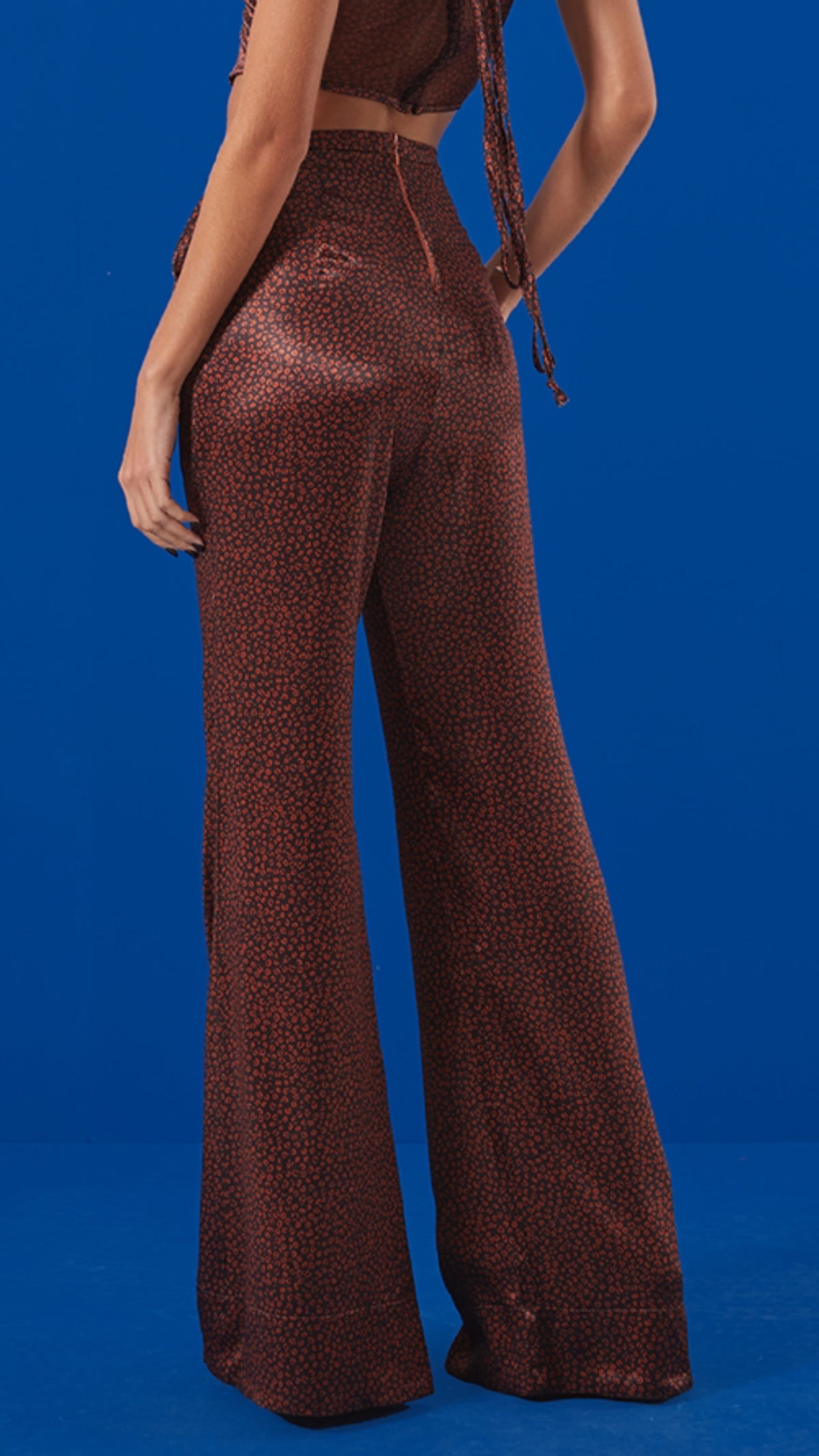 Pantalón Open · Open · vista 2 · diseño latinoamericano