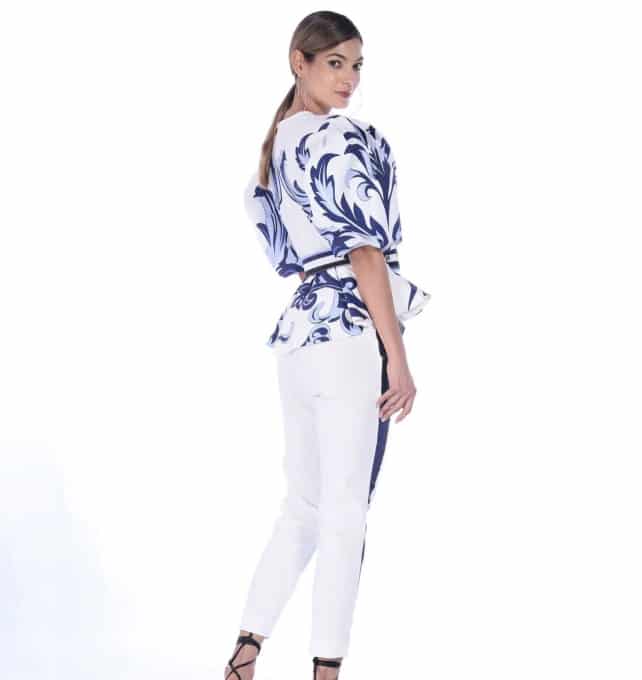 Feli Blouse Con su diseño único y exclusivo, esta blusa es perfecta para aquellas mujeres que buscan una prenda sofisticada y original. 